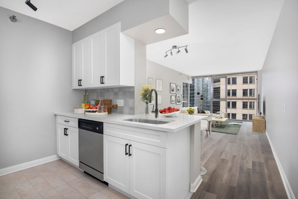 Lake and Wells Apartments Looking for luxury apartments for rent near Chicago downtown loop? CTA Blue Line