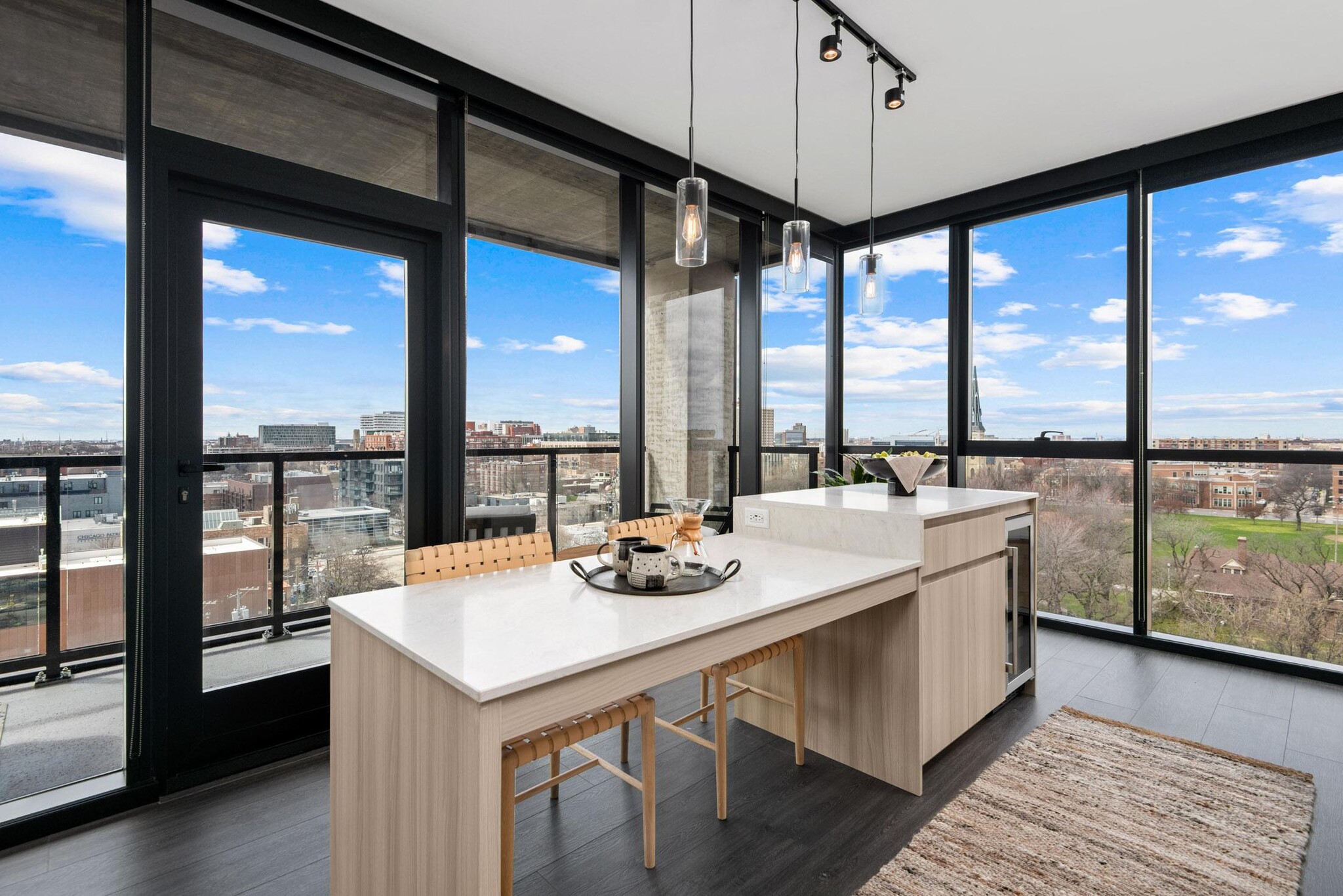 https://www.downtownapartmentcompany.com/wp-content/uploads/2022/04/Now-Renting-Luxury-2-Bedroom-in-the-West-Loop-Neighborhood.-Rent-at-Parq-Fulton-near-the-West-Loop.13.jpg